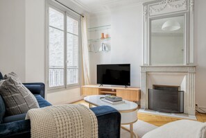 Télévision, chaîne hi-fi