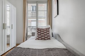 2 chambres, fer et planche à repasser, Wi-Fi, draps fournis