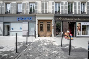 Exterior detail - Blueground | Marais, elev, nr museums & markets (Paris)