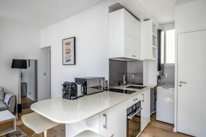 Fridge, microwave, oven, stovetop - Blueground | Marais, elev, nr museums & markets (Paris)