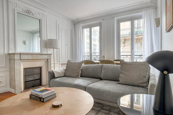 Télévision, chaîne hi-fi