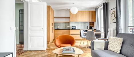 Fernseher, Stereoanlage