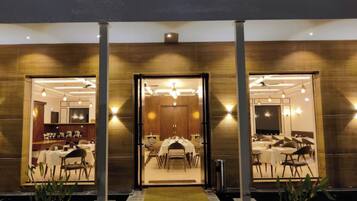 Tempat makan outdoor