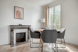 Dining - Blueground | Beaugrenelle, nr Seine & mall (Paris)
