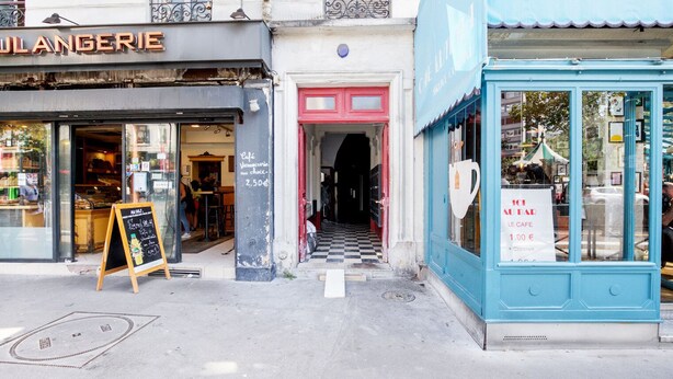A street view with a café named 'Café Langerie' and a blue storefront with a sign reading 'Le Café'. - Blueground | Beaugrenelle, nr Seine & mall (Paris)