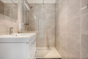 Hair dryer, towels - Blueground | Beaugrenelle, nr Seine & mall (Paris)