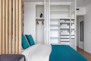 1 bedroom, iron/ironing board, WiFi, bed sheets - Blueground | Bir Hakeim, elevator, nr Seine & mall (Paris)