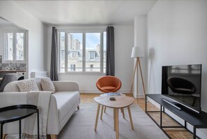 Télévision, chaîne hi-fi