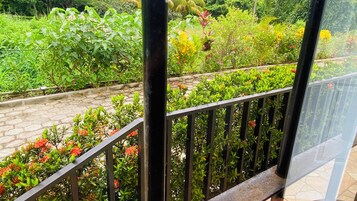 Quarto, varanda, vista para o jardim | Wi-Fi de cortesia