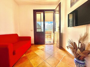 Living area - " L' Agrumeto Appartamento con patio " (Cardedu)