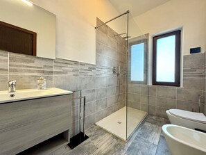 Bathroom - "Belvedere Apartments" (Bari Sardo)