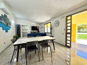 Dining - " Sea Breeze Villa " (Bari Sardo)