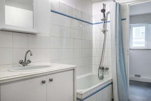 Hårføner og håndklær