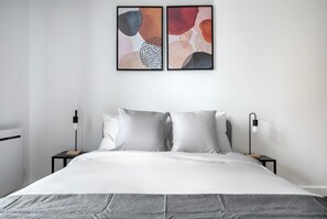 2 bedrooms, iron/ironing board, WiFi, bed sheets - Blueground | Grands Boulevard, balcony, nr dining (Paris)