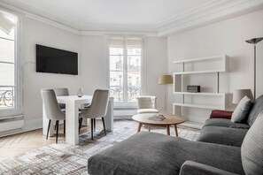 Télévision, chaîne hi-fi