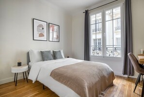 1 bedroom, iron/ironing board, WiFi, bed sheets - Blueground | La Marais, nr market & shopping (Paris)