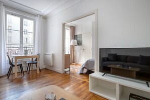 Télévision, chaîne hi-fi