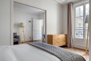 1 bedroom, iron/ironing board, WiFi, bed sheets - Blueground | Auteuil, concierge, nr Seine & dining (Paris)