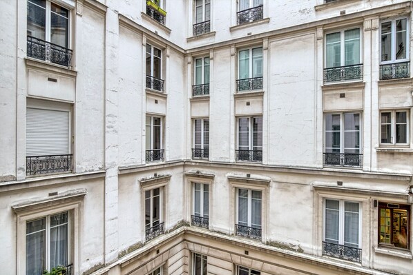 Exterior - Blueground | Champs de Mars, nr eiffel tower (Paris)