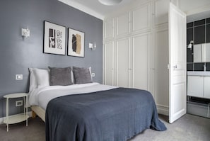 2 bedrooms, iron/ironing board, WiFi, bed sheets - Blueground | Champs de Mars, nr eiffel tower (Paris)