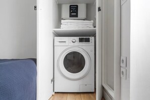 Interior - Blueground | Arc de Triomphe, fully furnished (Paris)