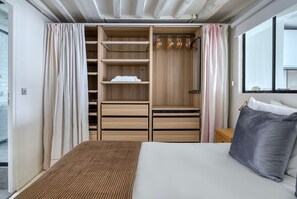 2 bedrooms, iron/ironing board, WiFi, bed sheets - Blueground | Trocadéro, near Eiffel Tower & shops (Paris)