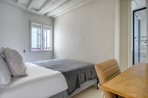 2 bedrooms, iron/ironing board, WiFi, bed sheets - Blueground | Trocadéro, near Eiffel Tower & shops (Paris)