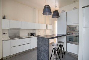 Fridge, microwave, oven, stovetop