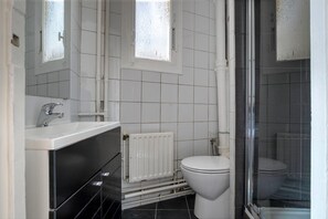 Hair dryer, towels