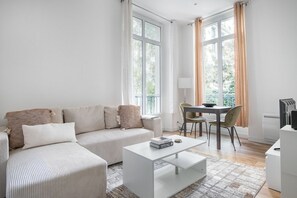 Télévision, chaîne hi-fi