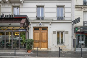 Exterior detail - Blueground | Montmartre, close to shops & cafes (Paris)