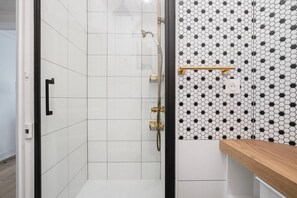 Hair dryer, towels - Blueground | Montmartre, close to shops & cafes (Paris)