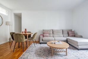 TV, stereo - Blueground | Porte de Saint Cloud, near sports (Paris)