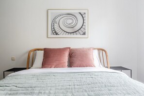 2 chambres, fer et planche à repasser, Wi-Fi, draps fournis