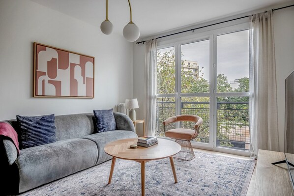 TV, stereo - Blueground | Bercy, elev, nr Seine & restaurants (Paris)