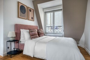 Iron/ironing board, WiFi, bed sheets - Blueground | Arc de Triomphe, elev, nr shops (Paris)