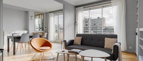 Télévision, chaîne hi-fi