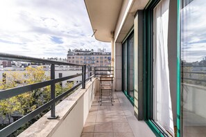 Property grounds - Blueground | Auteuil, balcony & Eiffel Tower view (Paris)