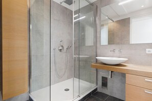 Hair dryer, towels - Blueground | Auteuil, balcony & Eiffel Tower view (Paris)