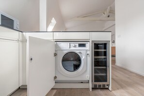 Interior - Blueground | Porte Dauphine, concierge, near park (Paris)