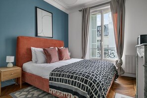 1 bedroom, iron/ironing board, WiFi, bed sheets - Blueground | Pigalle, nr shopping & festive area (Paris)