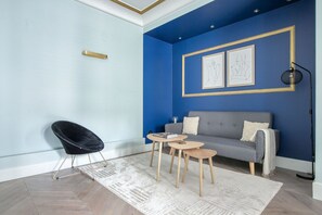 Télévision, chaîne hi-fi