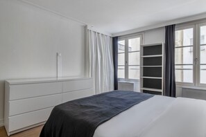1 bedroom, iron/ironing board, WiFi, bed sheets - Blueground | Saint Germain des Prés, nr notre dame (Paris)