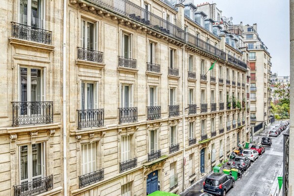 Exterior - Blueground | Victor Hugo, nr trocadero & park (Paris)