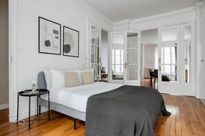 2 bedrooms, iron/ironing board, WiFi, bed sheets - Blueground | Victor Hugo, nr trocadero & park (Paris)