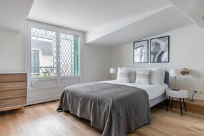 2 bedrooms, iron/ironing board, WiFi, bed sheets - Blueground | Invalides, near museum & embassies (Paris)