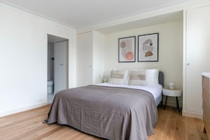 2 habitaciones, tabla de planchar con plancha, wifi y ropa de cama 