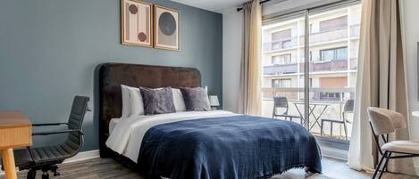 Iron/ironing board, WiFi, bed sheets