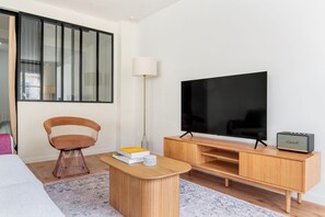 3 bedrooms, iron/ironing board, WiFi, bed sheets - Blueground | Le Marais furnished, nr attractions (Paris)