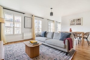 TV, stereo - Blueground | Le Marais furnished, nr attractions (Paris)